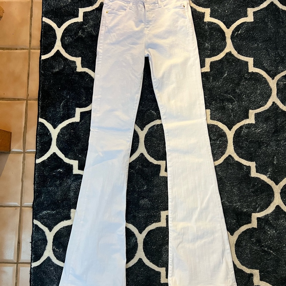 Frame Le Flare jeans.  Size 25. Gently worn once/twice.   (Leg length is long)
